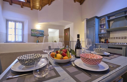 Varenna Apartment | Holiday Apartment "Varenna Boulevard" with Wi-Fi and Air Conditioning