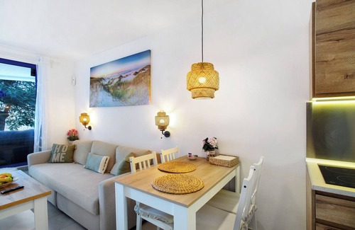Taurito Apartment | Holiday Apartment 'Views Of Sunsets' with Sea View, Shared Pool and Wi-Fi