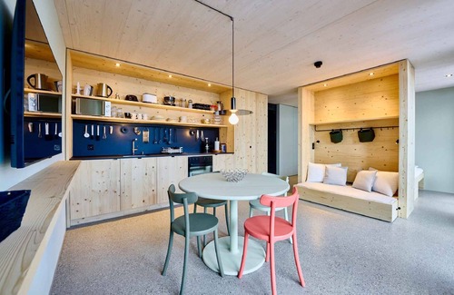 Adelboden Apartment | Holiday apartment with balcony and ski room