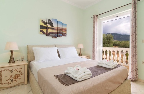 Razata Apartment | Holiday apartment with a big garden - "Madalenas"- Ideal for family