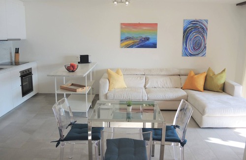 Muralto Apartment | Holiday apartment with a beautiful view of the lake, near the promenade