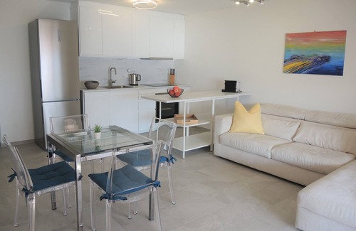 Muralto Apartment | Holiday apartment with a beautiful view of the lake, near the promenade