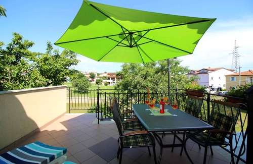 Vrvari Apartment | Holiday apartment with large garden