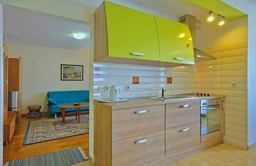 Murine Apartment | Holiday apartment with terrace, close to the sea and the city center
