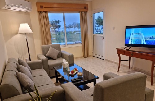 Al Kubus Hotel | Holiday Beach Resort