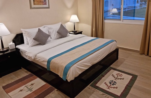 Al Kubus Hotel | Holiday Beach Resort