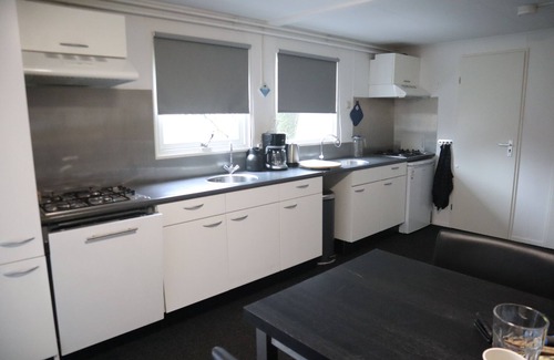 Linde House | Holiday bungalow "Huisje-24" in wooded area (12 persons)