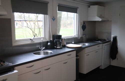 Linde House | Holiday bungalow "Huisje-24" in wooded area (12 persons)