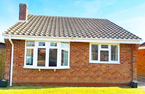 Chapel Saint Leonards Cottage | Holiday Cottage Close to Pet Friendly Beach, Shops, Skegness & Attractions