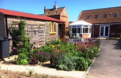 Withernsea House | Holiday cottage in rural setting within quiet coastal village.