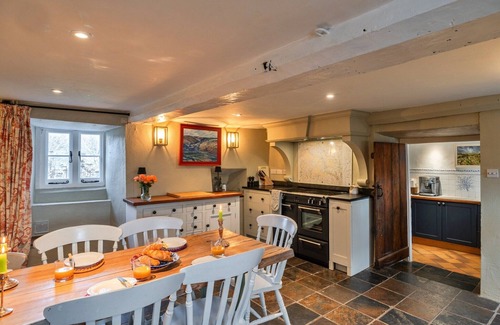 South Molton Cottage | Holiday cottage with private garden, No Deposit