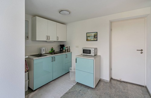 Munchen District Apartment | Holiday Apartment 'Piano' with Terrace & Wi-Fi