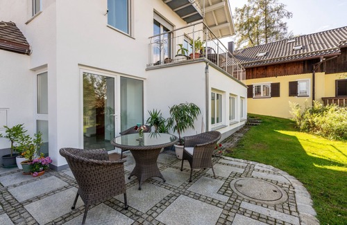 Munchen District Apartment | Holiday Apartment 'Piano' with Terrace & Wi-Fi