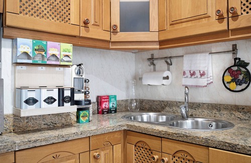 Setenil de las Bodegas House | Holiday Home 'El Aroma Del Dulce' with Mountain View, Wi-Fi and Air Conditioning