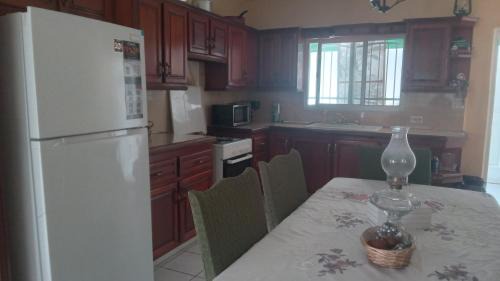 Cul de Sac Apartment | Holiday Evergreen Cottage