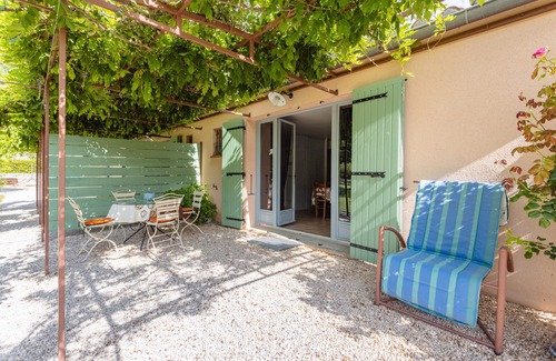 Caudies-de-Fenouilledes House | Holiday Home 'Au Vert' with Balcony and Wi-Fi