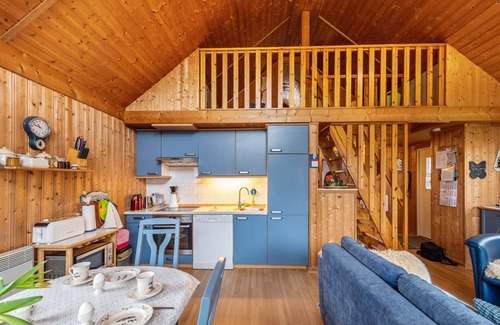 Boltenhagen House | Holiday Home 'Sonnenblumen' with Private Terrace, Private Garden and Wi-Fi