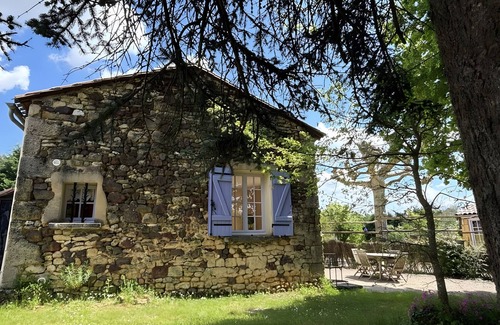 Le Buisson-de-Cadouin House | Holiday Home 'La Forge' with Shared Pool, Private Terrace and Wi-Fi