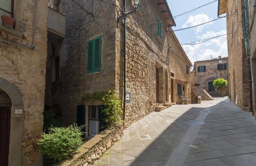 Montecastelli House | Holiday Home in Montecastelli with River Views
