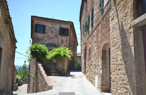 Montecastelli House | Holiday Home in Montecastelli with River Views