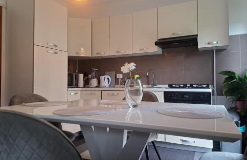 Trinajstici Apartment | Holiday Hana