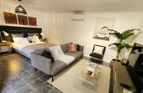 Hahndorf House | Holiday Haus Hahndorf - 4 BR, Fireplace, Free Parking, Wifi, Beautiful Garden!