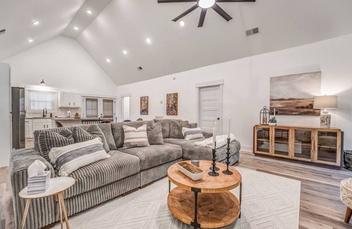 Counce House | Holiday Hills Haven!