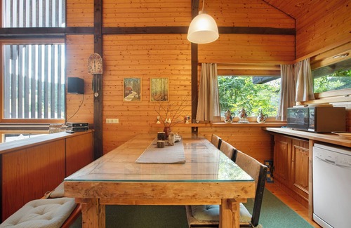 Bernau House | Holiday Home 'Mountain View' with Shared Garden and Balcony