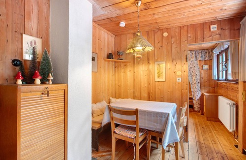 Feldberg House | Holiday Home 'Zähringer Hütte' with Private Garden and Wi-Fi