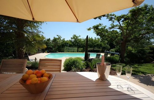 Sainte-Foy-de-Longas House | Holiday Home 'Le Vannier' with Shared Garden and Wi-Fi