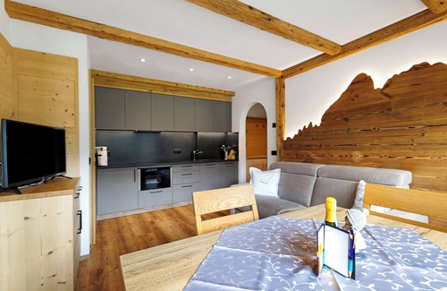 San Martino in Badia Apartment | Holiday Home “Ciasa Funtanies Pütia” with Mountain View, Balconies & Wi-Fi