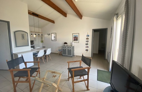 Le Chateau-d'Oleron House | Holiday Home "52 Amareyeurs" close to the Sea with Shared Pool