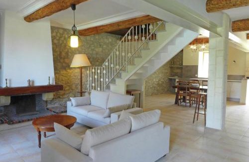 Montbrun-des-Corbieres House | Holiday Home in Montbrun with Pool & Vineyards