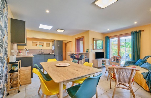Saint-Antoine-l'Abbaye House | Holiday Home 'Les Bambous' with Private Terrace and Wi-Fi