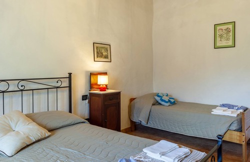 Casola in Lunigiana House | Holiday Home 'The Dormouse - Il Ghiro' with Private Pool and Wi-Fi