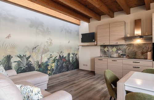 Santa Maria a Monte House | Holiday Home 'Oasi Al Sole' with Private Garden and Wi-Fi