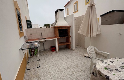 Almograve House | Holiday Home 'Margarida' with Private Terrace, Balcony and Wi-Fi