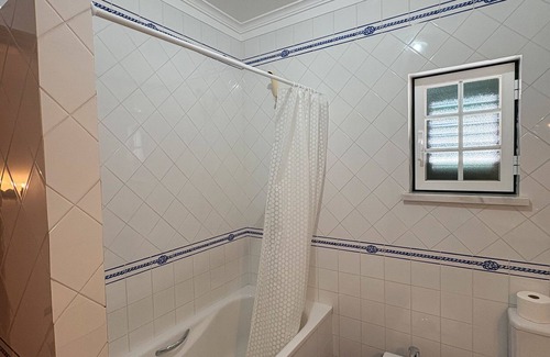 Almograve House | Holiday Home 'Margarida' with Private Terrace, Balcony and Wi-Fi
