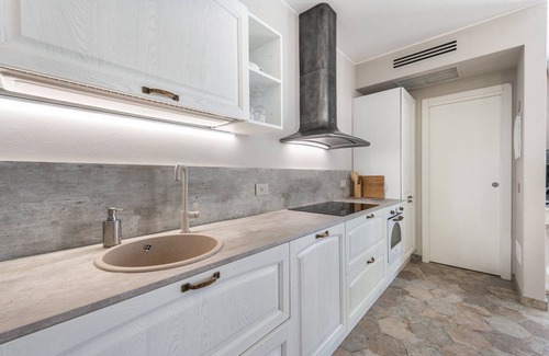 Soiano del Lago House | Holiday Home 'Abaye 3 Chianti Charm' with Lake View, Wi-Fi and Air Conditioning