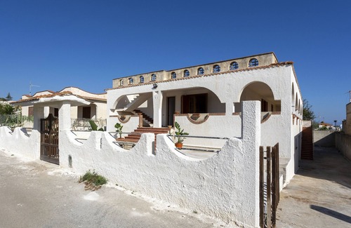 Castelvetrano House | Holiday Home 'Abbronzati A Triscina' with Sea View, Garden, Terrace & Wi-Fi