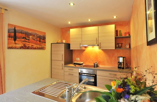 Grunern House | Holiday Home 'Am Kropbach' with Mountain View, Private Terrace and Wi-Fi