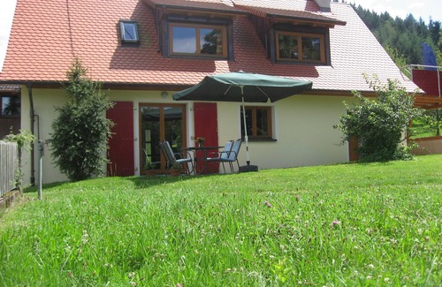 Grunern House | Holiday Home 'Am Kropbach' with Mountain View, Private Terrace and Wi-Fi