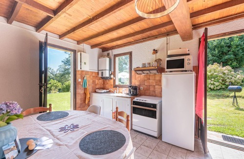 Peyrouse House | Holiday Home 'Anje' with Mountain View, Private Terrace and Wi-Fi