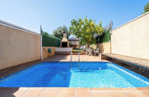 Calafell House | Holiday Home "Another Day in Paradise" with Mountain Views, Pool and Wi-Fi