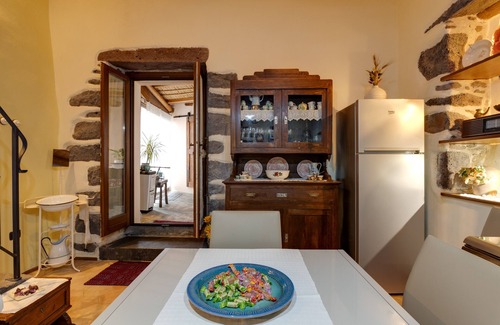 Paulilatino House | Holiday Home "Antica dimora" with Garden & A/C