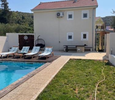 Dol House | Holiday Home Antonija