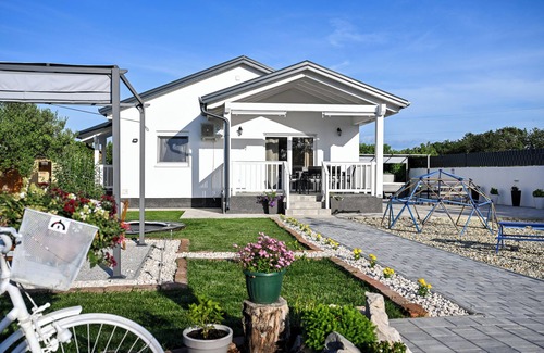 Galovac House | Holiday home Aprilis with pool,outdoor sauna and jacuzzi