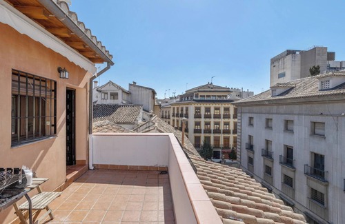 Albaicin House | Holiday Home Ático con Vista a La Alhambra with Garden, Terrace & Wi-Fi