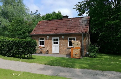 Karolinenkoog House | Holiday Home 'Backhaus' with Private Terrace and Private Garden