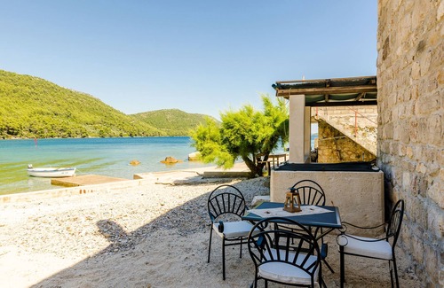 Broce House | Holiday Home Barbara - Two-Bedroom Holiday Home